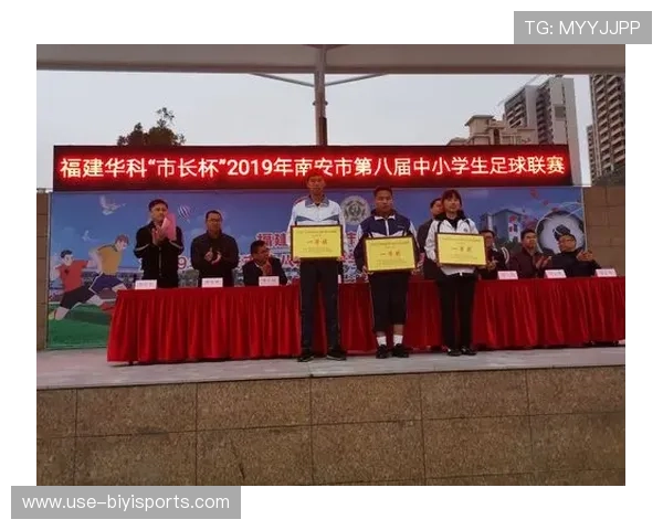 山城绿茵风云再起 重庆足球赛场激情与荣耀的全景纪实